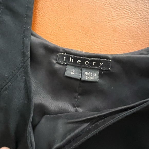 SALE: THEORY ABOVE THE KNEE pleated  ZIPPER size 2 - Picture 4 of 6